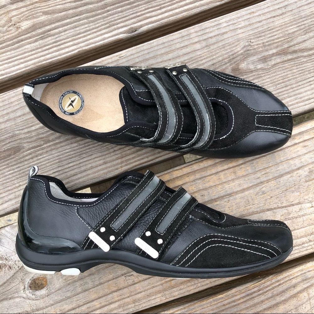 AETREX Abbey black leather sneaker flats orthotic